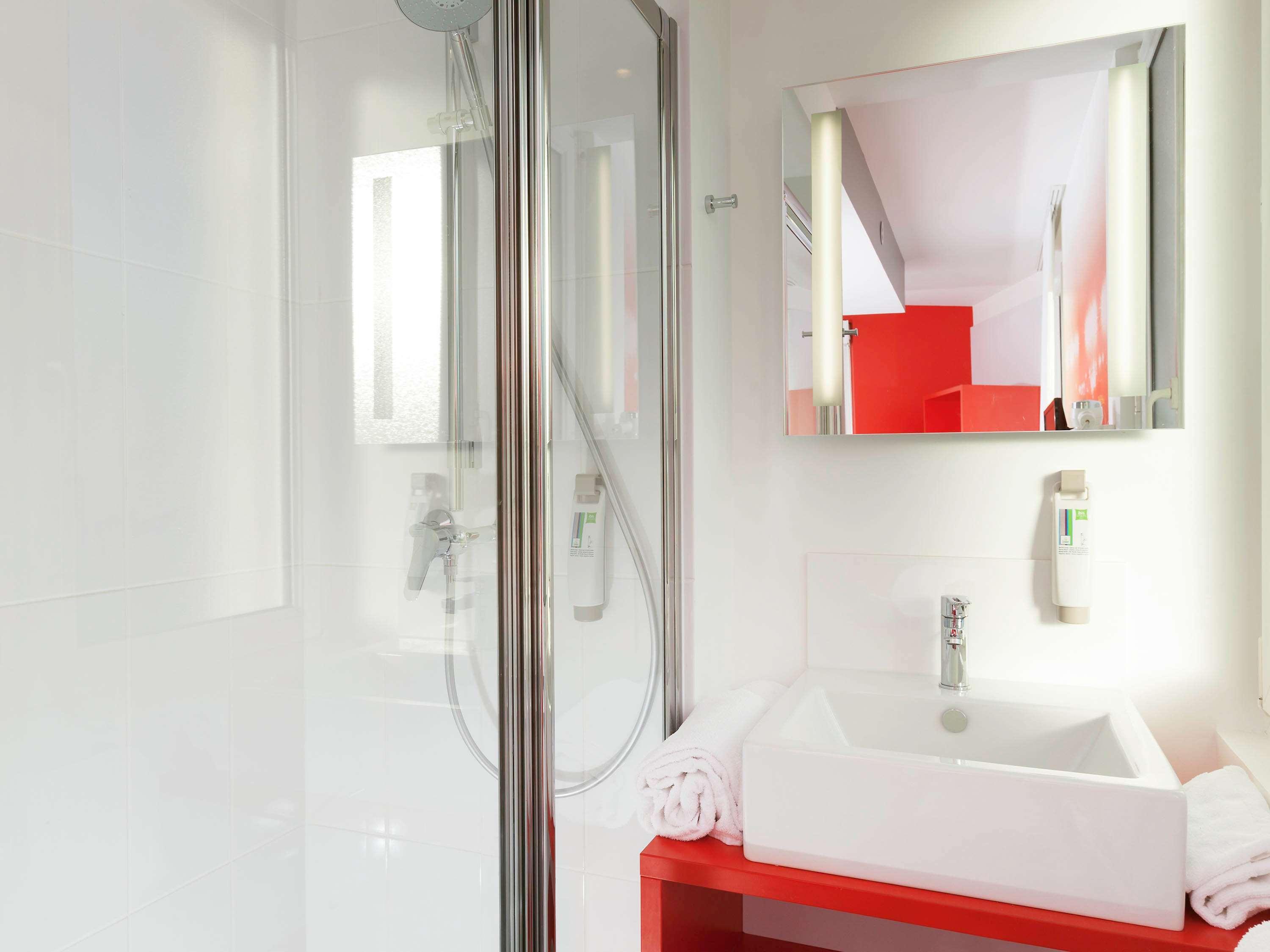 Ibis Styles Vannes Gare Centre Exterior foto